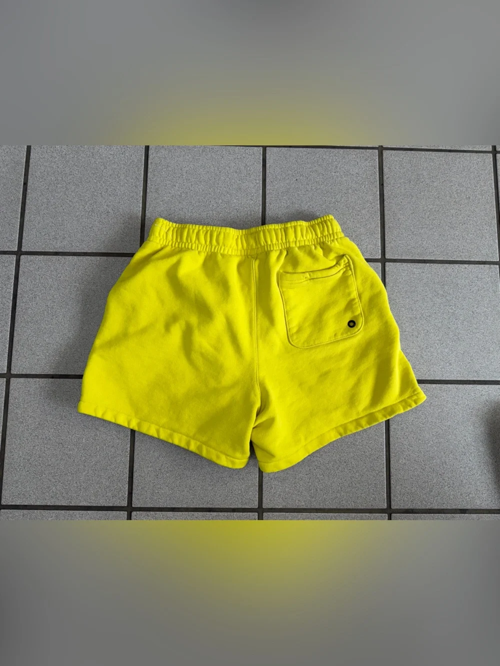 Nike Club Fleece French Terry Flow Shorts Men’s Small Opti Yellow